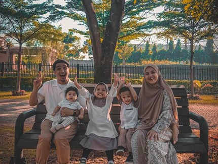 8 Potret Kelucuan Ketiga Anak Ricky Harun yang Menggemaskan