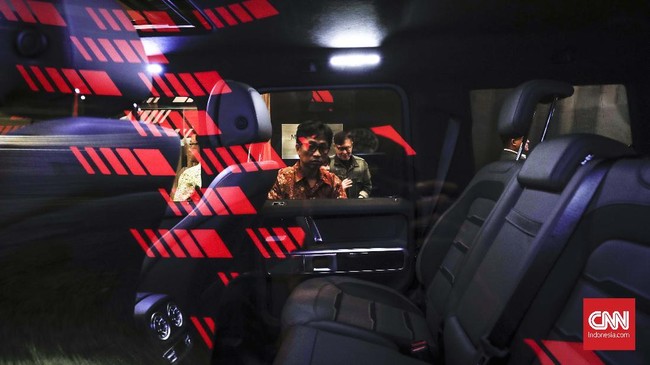 Pengunjung melihat interior mobil saat pameran otomotif GIIAS 2019 di Ice BSD, Serpog, Kamis, 18 Juli 2019. CNNIndonesia/Safir Makki