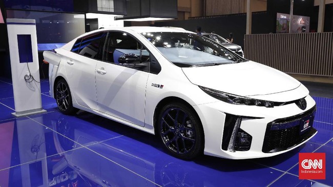 Prius PHV sempat menghiasi ajang GIIAS 2017 sebagai pendongkrak citra bahwa Toyota punya mobil ramah lingkungan.