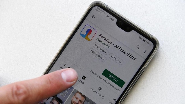 Kemenkominfo) mengatakan telah melakukan evaluasi terhadap aplikasi FaceApp setelah dianggap menyimpan potensi pelanggaran data pribadi pengguna.