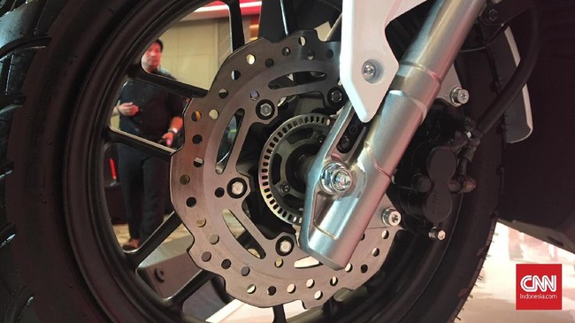 ESS terintegrasi dengan fitur anti-lock braking system (ABS). Cara kerja ESS bergantung pada modulator ABS.