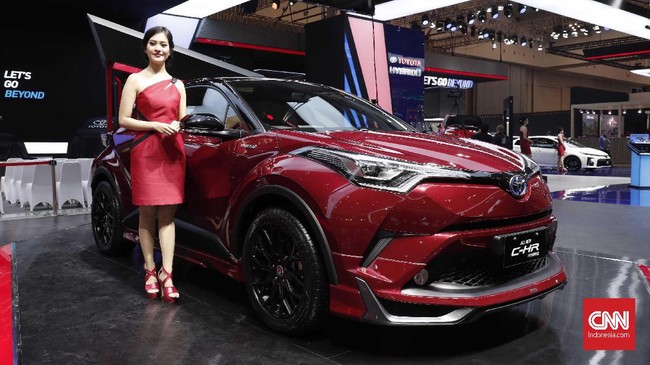 Toyota punya dua model hybrid di segmen yang sama yaitu C-HR dan Corolla Cross, kini C-HR dipertimbangkan disetop penjualannya karena kurang laku.