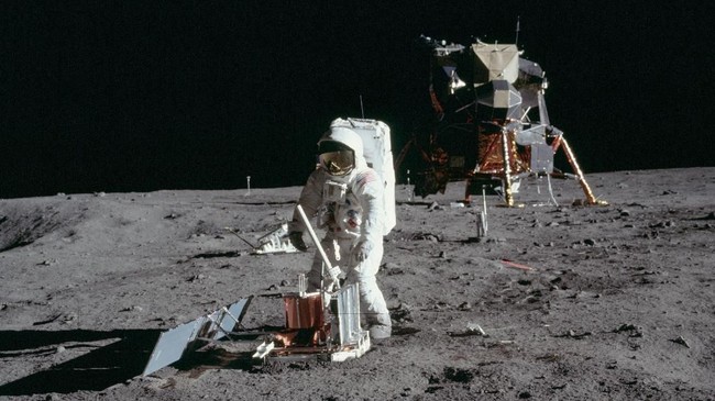 Collins Aerospace Systems bersama ILC Dover mengungkap baju prototipe astronaut Amerika yang dirancang untuk misi NASA ke Bulan dan Mars.