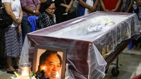 Lantunan 'Harta Berharga' Iringi Kepergian Arswendo