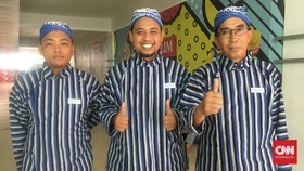 Hakim Garis Indonesia Open Pakai Busana Adat Jawa Tengah