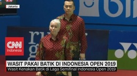 VIDEO: Wasit Pakai Batik di Indonesia Open 2019
