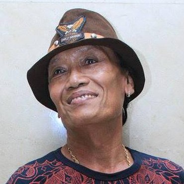 Sempat Pingsan, Tessy Tak Ikut Makamkan Jenazah Sang Istri