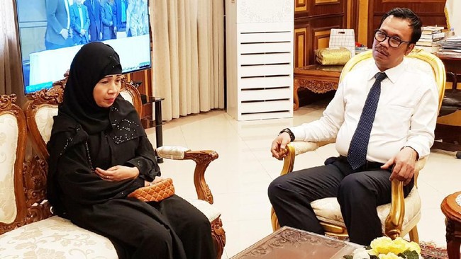 Turini binti Mashari Tarsina bekerja 21 tahun di Arab Saudi tanpa digaji dan tanpa bisa menghubungi keluarganya di Indonesia.