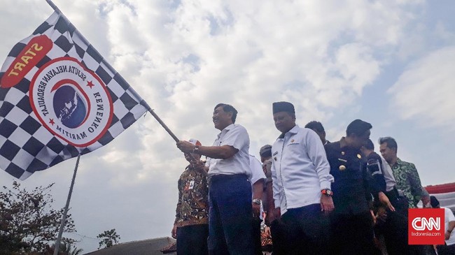 Menko Maritim Luhut Pandjaitan menilai beroperasinya tempat pelelangan ikan online di Sukabumi akan membuat tengkulak hilang dan nelayan bisa meraup keuntungan.