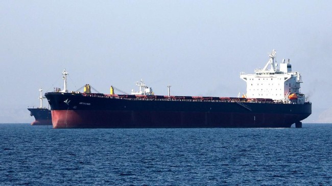 Iran tetap jualan minyak di tengah perang dengan Israel demi mempertahankan pendapatan negara. Strategi mereka; mendekatkan penampung minyak ke dekat China.