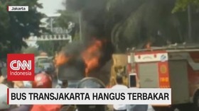 VIDEO: Bus Transjakarta Hangus Terbakar di Jakarta Timur