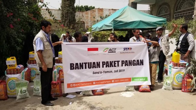 Aksi Cepat Tanggap (ACT) kembali mendistribusikan bantuan kemanusiaan korban rawan pangan di Yaman dalam bentuk paket pangan.