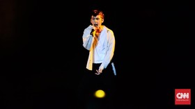 Pendar Pelangi Troye Sivan dari Atas Panggung WTF 2019