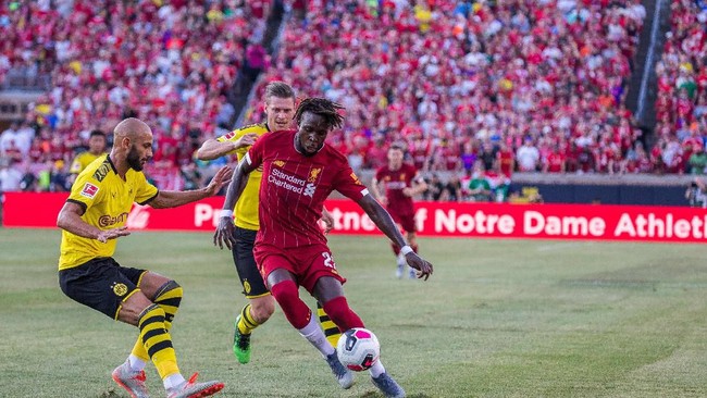 Liverpool menelan kekalahan kedua beruntun dalam laga uji coba pramusim usai takluk 1-2 dari Sevilla di Stadion Fenway Park, Amerika Serikat.