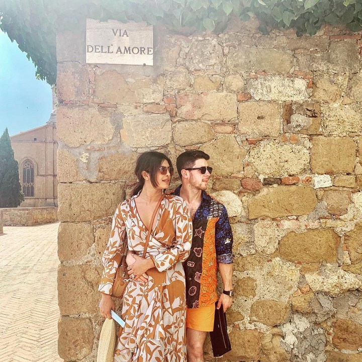 Meski sibuk dengan kegiatan masing-masing, Priyanka Chopra dan Nick Jonas selalu menyempatkan diri liburan bersama. (Foto: Instagram @nickjonas)