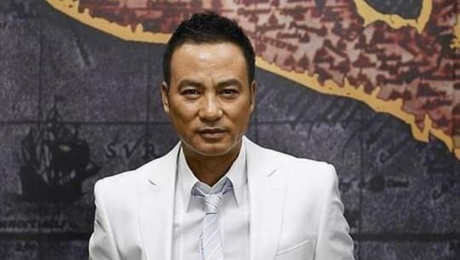 Aktor Simon Yam Ditusuk Saat Berada di Atas Panggung Aktor asal Honkong, Simon Yam ditusuk saat berada di atas panggung.