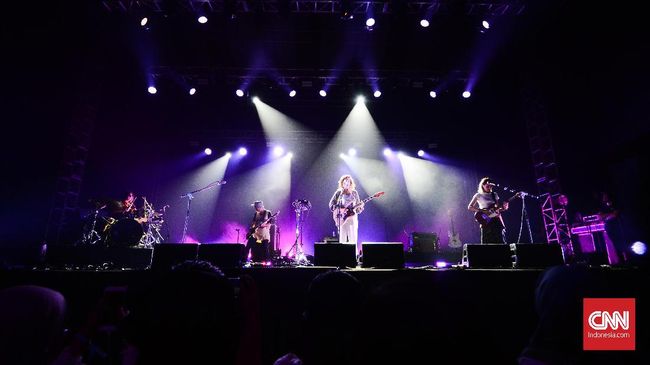 Bassist Jenny Lee Lindberg mengumumkan dengan bangga bahwa Warpaint tengah bersiap mengerjakan album keempat.