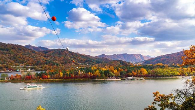 Tak perlu jauh-jauh ke Eropa, Anda dan pasangan bisa menikmati kehangatan sejumlah tempat wisata romantis di Korea.