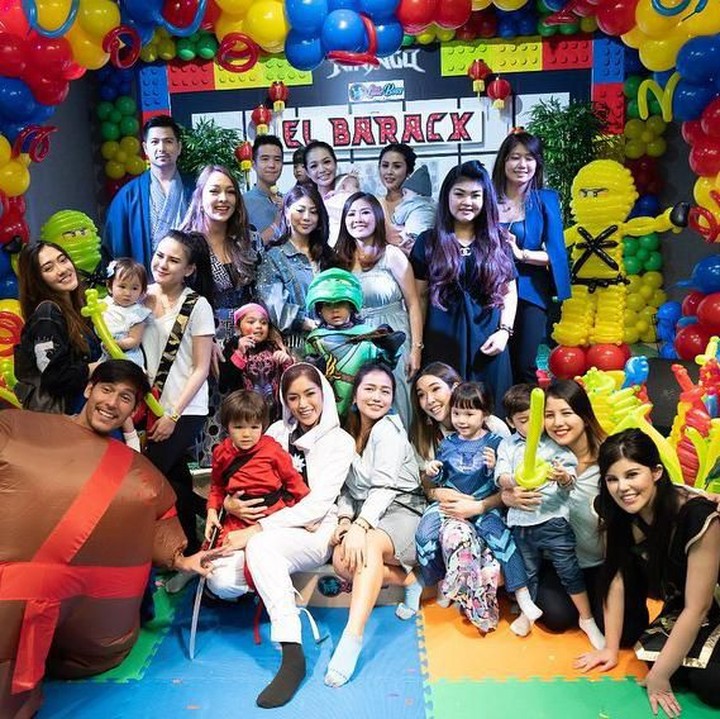 <p>Pesta ultah ke-5 El Barack digelar di Jakarta, Minggu (21/7/2019), dengan mengusung tema Ninja Go. Banyak lho anak-anak Bunda seleb yang datang. (Foto: Instagram @inijedar)</p>