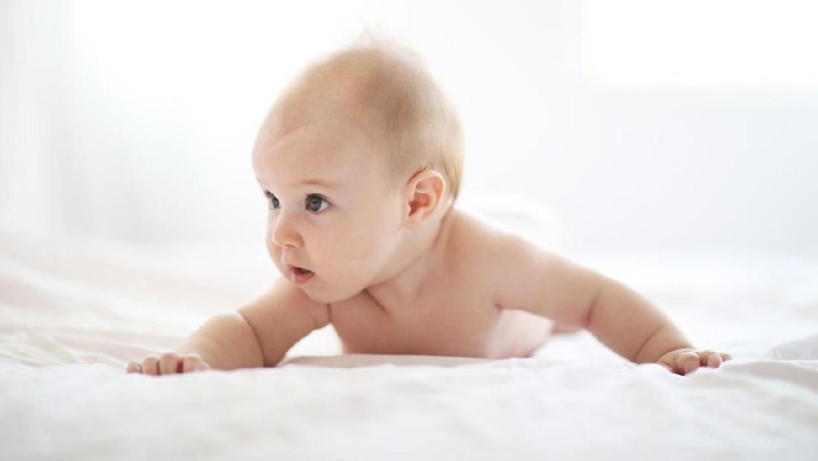 Aminta Nama bayi dengan arti penyelamat berikut ini enggak ada salahnya disematkan di identitas si anak gadis, Bun.