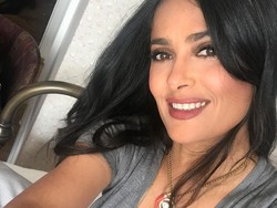 Respons Menohok Salma Hayek Saat Dikomentari Kebanyakan Suntik Botox