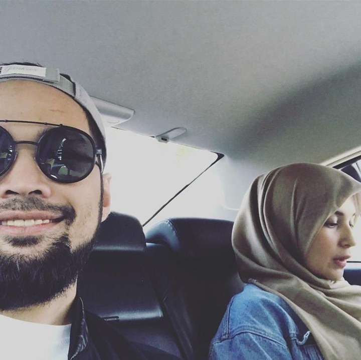 Terkesan kaku dan jaim, ternyata Wisnu juga kadang usil dengan memoto candid sang istri. Semoga selalu langgeng dan bahagia Wisnu dan Shireen. (Foto: Instagram @teukuwisnu)