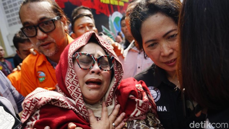 Komedian Nunung sangat menyesal telah terjerumus narkoba selama bertahun-tahun. Ia pun meminta maaf pada sang suami.