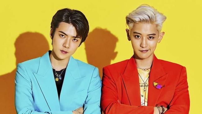Seorang petugas bandara yang membocorkan informasi paspor dua anggota EXO, Sehun dan Chanyeol, dituntut minta maaf oleh netizen.