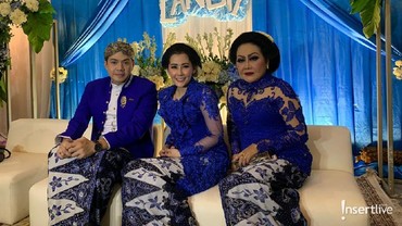 img-title Ardina Rasti dan Arie Dwi Andhika Gelar Tedak Siti untuk Anaknya