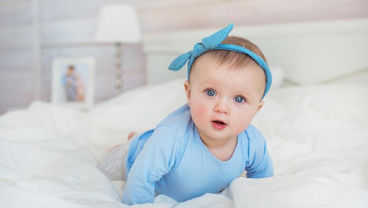 Tiap orang tua ingin anaknya tumbuh menjadi seseorang yang unggul. Berikut 25 nama bayi perempuan bermakna unggul.
