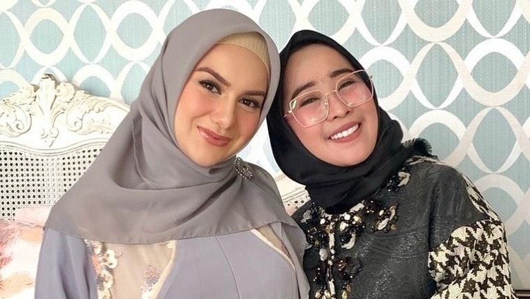 Momen Bahagia di Tasyakuran Kehamilan 4 Bulan Irish Bella Irish Bella dan Ammar Zoni akan segera dikaruniai bayi kembar. Irish pun baru menggelar tasyakuran empat bulan kehamilannya.