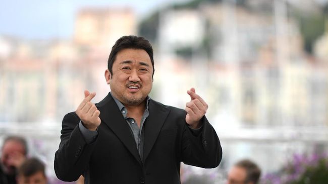 Dengan kostum tersebut, Ma Dong-seok terlihat gagah dan bernuansa kuat untuk memerankan tokoh Gilgamesh yang memiliki kekuatan setara Thor.