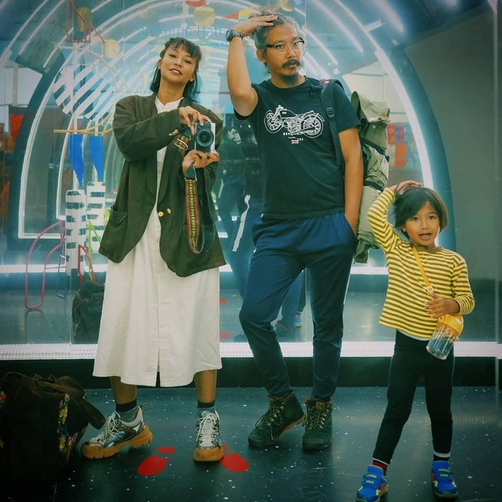 <p>Mereka juga kerap tampil kompak dan nyentrik lho, Bun. (Foto: Instagram @shareefadaanish)</p>