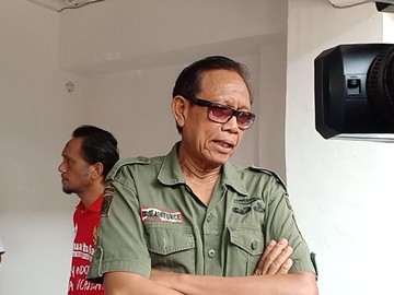 Tarzan dan Tessy Srimulat Besuk Nunung di Polda Metro Jaya