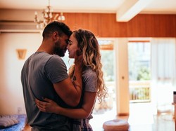 4 Manfaat Sehat Rutin Bercinta Sebelum Tidur