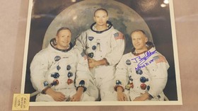 Cara Neil Armstrong cs Buang Air Kecil Saat di Bulan