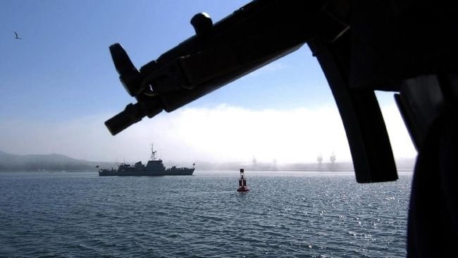 TNI AL Sergap Pembajak KM Mina Sejati di Laut Kepulauan Aru Kepala Kantor Basarnas Cabang Ambon menyatakan pihaknya bersiaga menunggu informasi dari TNI AL yang melakukan penyergapan ke KM Mina Sejati yang dibajak.