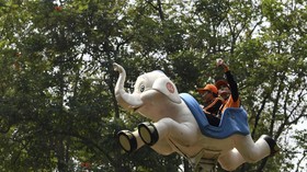 FOTO: Pasukan Oranye Pelesiran di Dufan