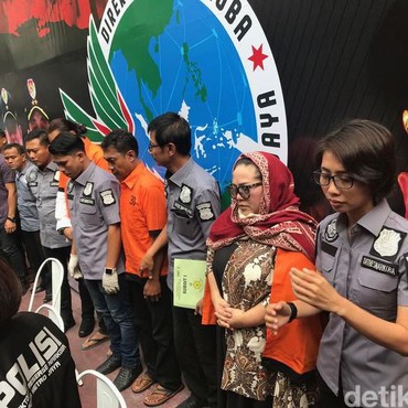 Detik-detik Nunung Buang Sabu ke Toilet