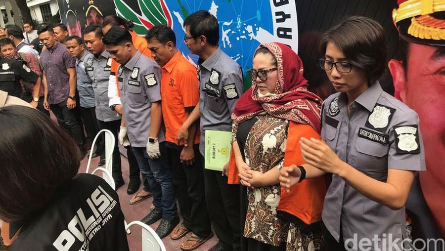 Pihak kepolisian membeberkan masalah penangkapan Nunung terkait kasus narkoba.