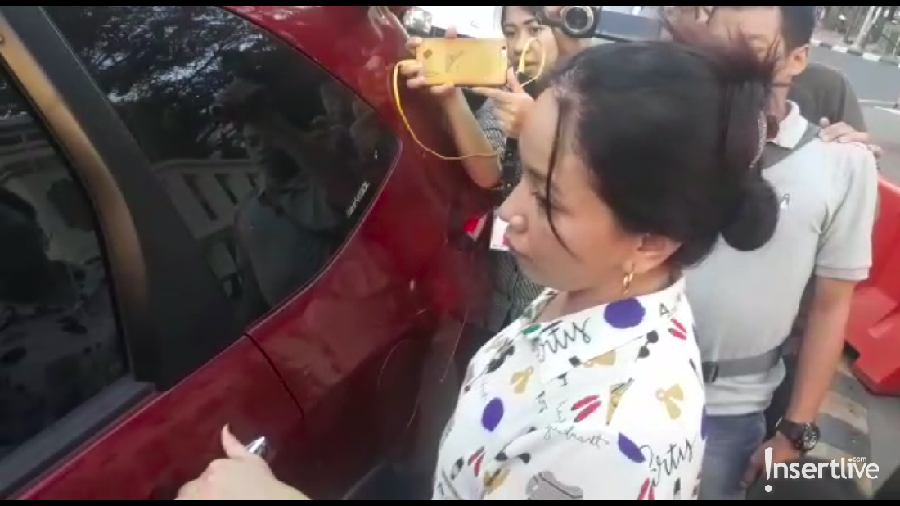 Ibunda Jefri Nichol bungkam terkait kabar penangkapan anaknya atas kasus narkoba.