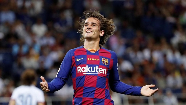 Bintang Barcelona Antonie Grizmann akui tiru teknik Lionel Messi saat mencetak gol kedua ke gawang Real Betis pada lanjutan La Liga di Camp Nou, Minggu (25/8).