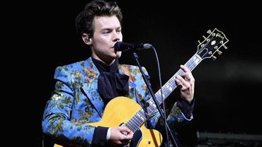 img-title Harry Styles Siap Rilis Video Klip 'Watermelon Sugar'