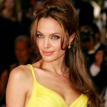 Kepergok 'Kencani' Konglomerat, Angelina Jolie Tak Mau Kalah dari Brad Pitt?