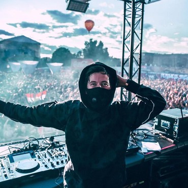 Lirik Lagu Lily - Alan Walker