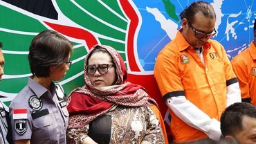 img-title Polisi Beberkan Identitas 'E' Bandar Sabu Nunung