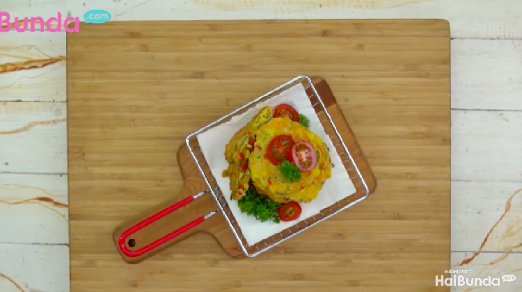 Raibow Fritters, camilan gurih seperti bakwan yang bisa untuk MPASI si kecil. Yuk intip resepnya!