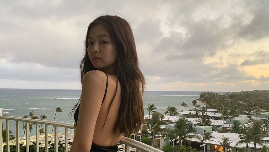 Tubuh Jennie dan Lisa BLACKPINK Diejek Netizen Instagram Sebuah video yang diunggah Jennie BLACKPINK menjadikannya korban bodyshaming yang dilakukan oleh netizen.