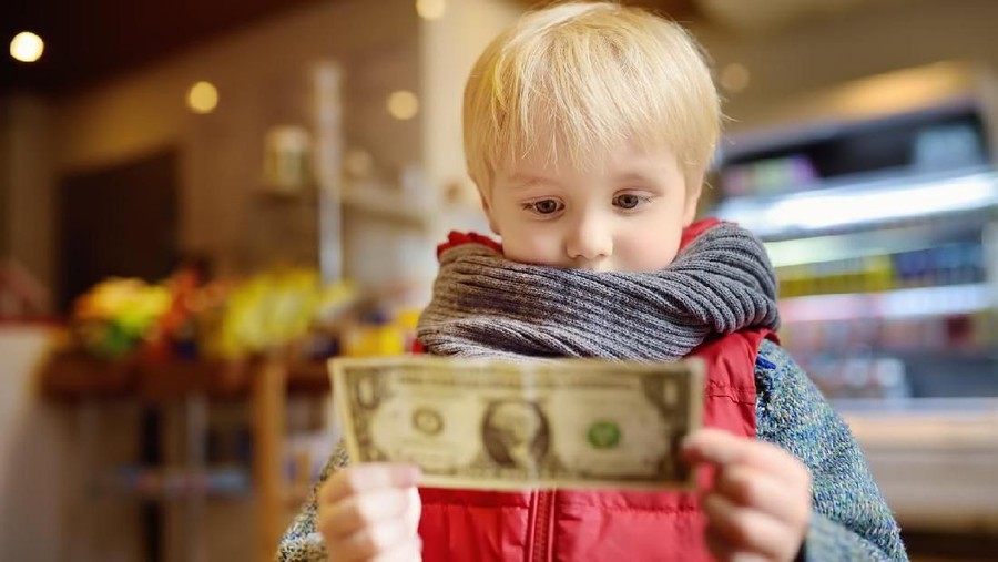 HaiBunda Happy Hour: Selain Uang, Berikan Si Kecil Hadiah Apa Ya?