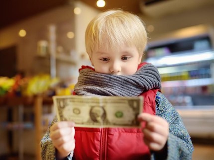 HaiBunda Happy Hour: Selain Uang, Berikan Si Kecil Hadiah Apa Ya?